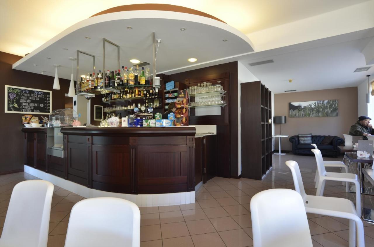 Hotel Oliva Aviano Exterior photo